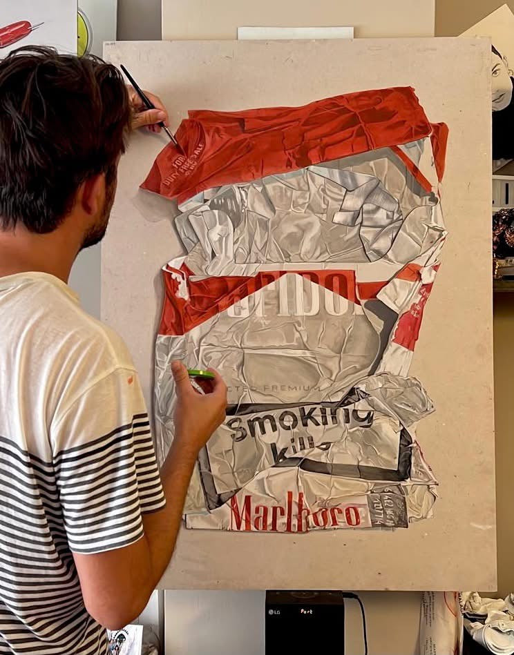 Antonio Valenzuela pintando Destructive Beauty