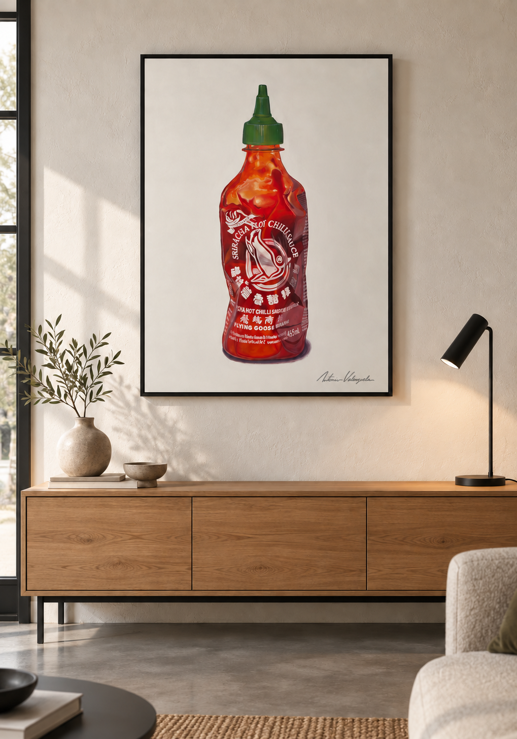 Sriracha — montaje de la obra en un interior